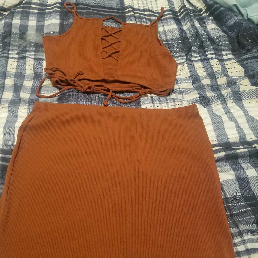 2 Piece Set - Picture 2 of 5